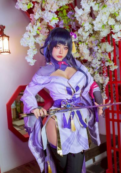 按摩的女大学生